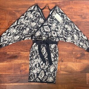 Active USA Black and Cream Long Sleeve Dress